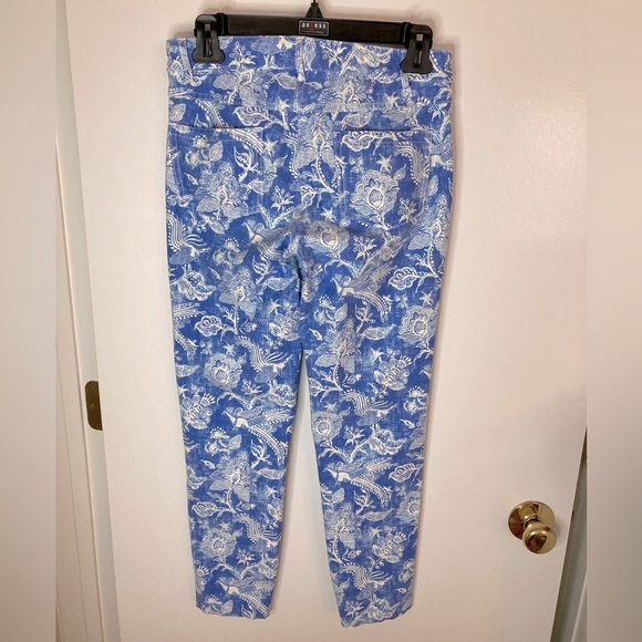 J. McLaughlin Size 0, blue and white floral print Jeans - Picture 2 of 12
